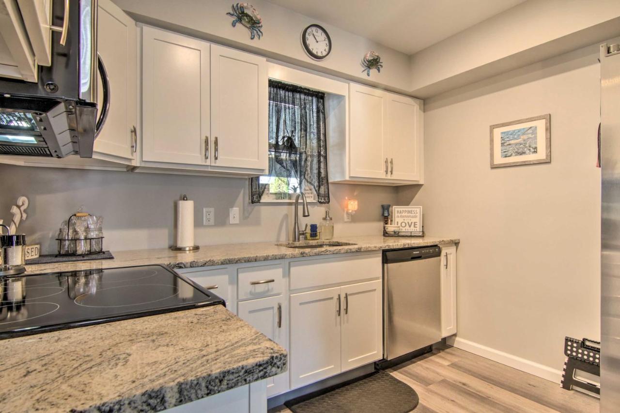 Airy Ocean City Condo On Canal Front With Deck! Exterior foto