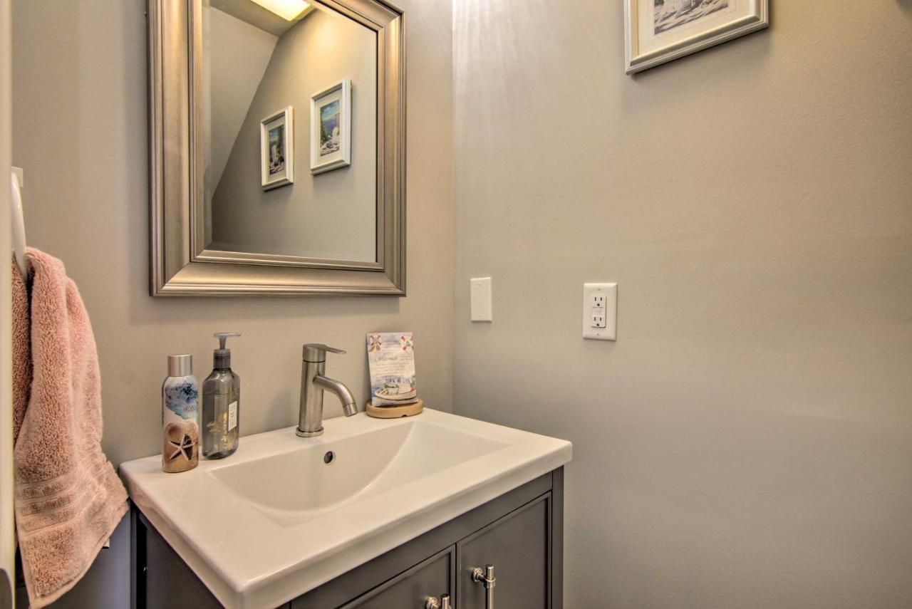 Airy Ocean City Condo On Canal Front With Deck! Exterior foto